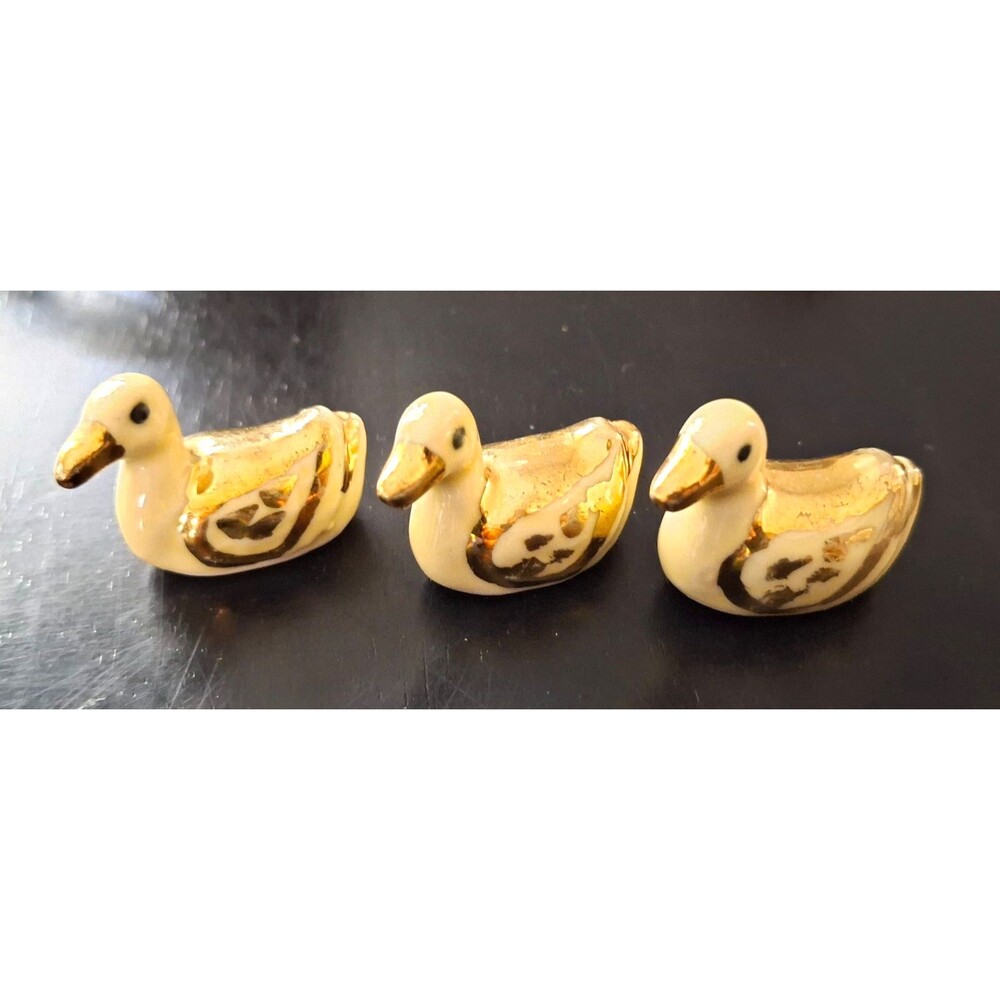 Rare VTG 3 Yellow Ducks Sitting In A Row  Gold Highlights Mini Farmhouse Cottage